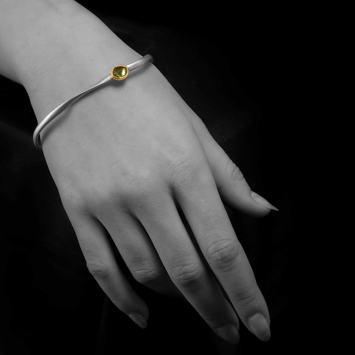 MODEL Peridot Silver bracelet with Gold hoop