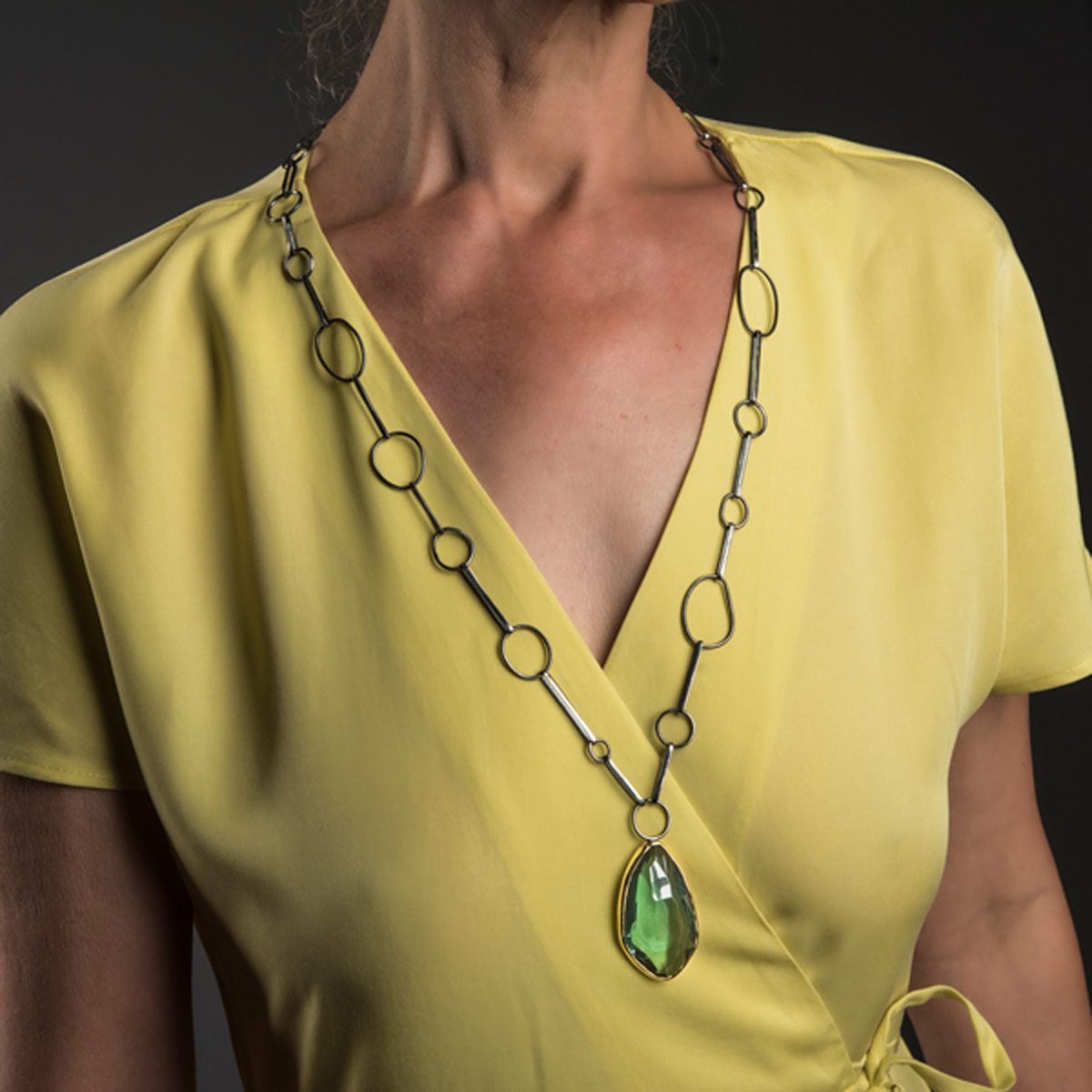 MODEL Green Amethyst, Gold bezel & oxidized Silver necklace _DSC7478_c