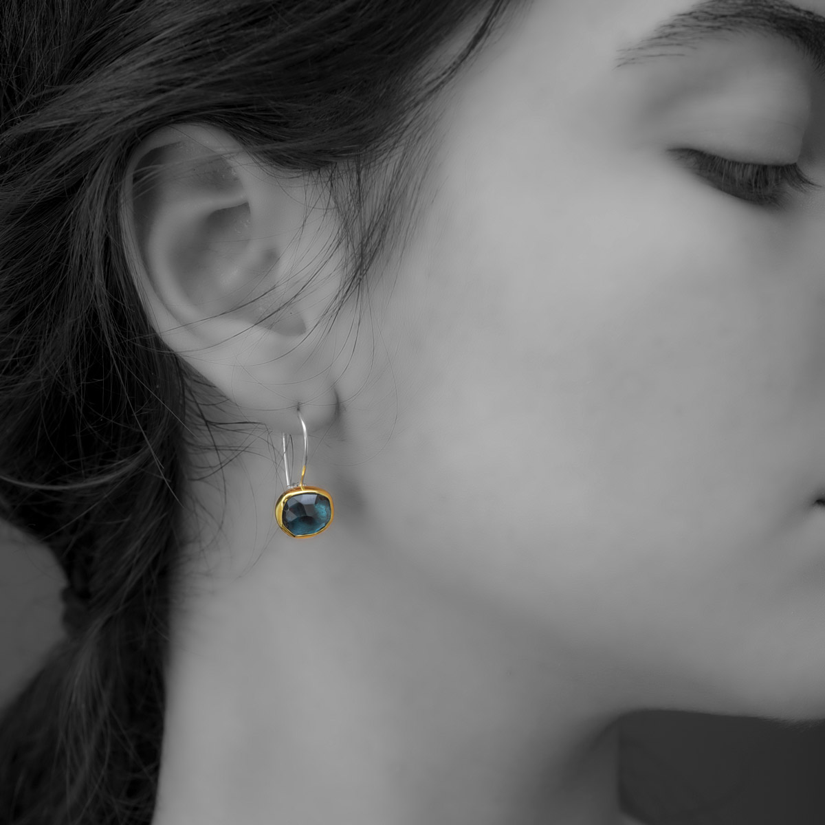 MODEL Blue Topaz hanging earrings in Gold bezel