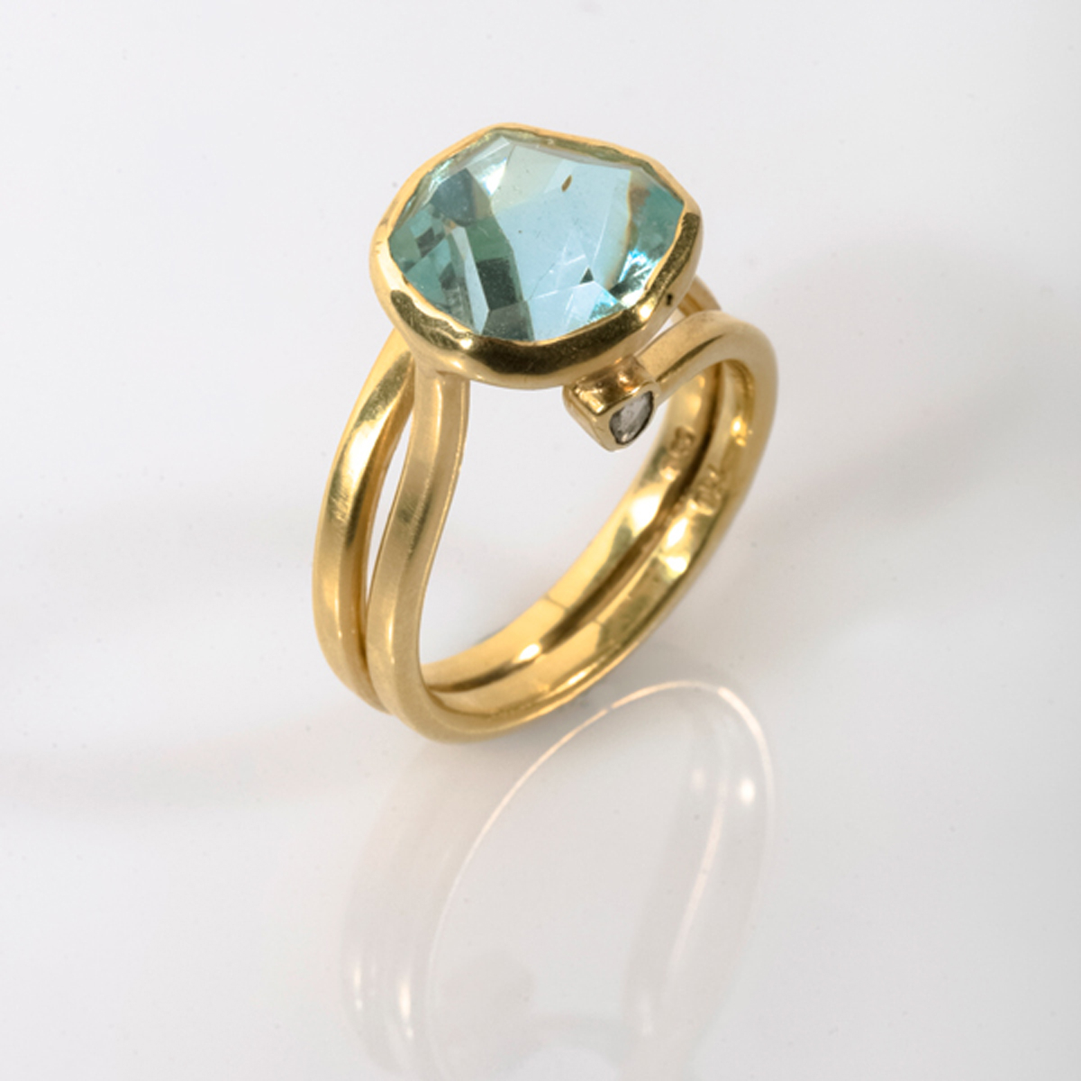 Aquamarine, Diamond & Gold double band ring